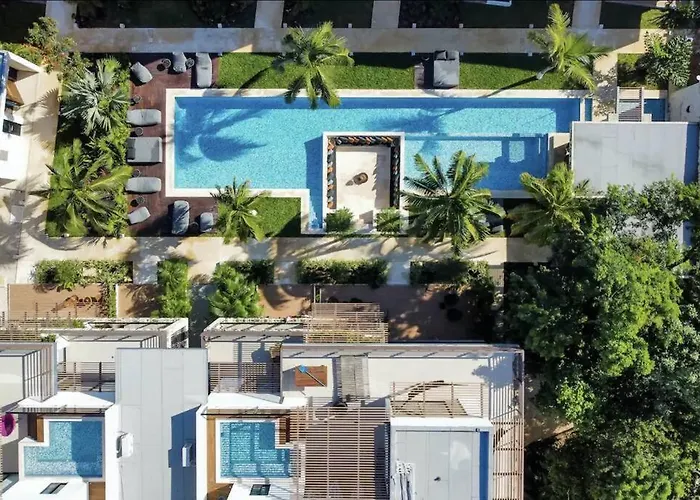 Contemporary Poolside Condo, Wi-fi - Paraiso Kaanal 101 *