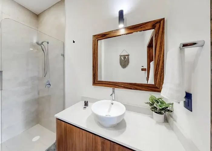 Contemporary Poolside Condo, Wi-fi - Paraiso Kaanal 101 Apartment