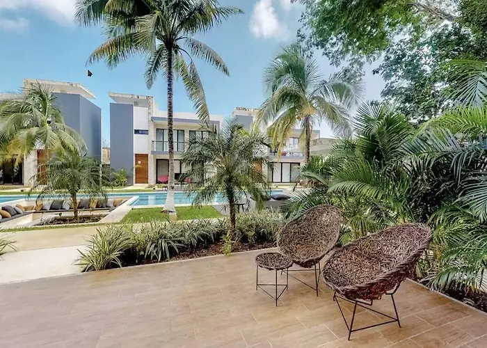 Apartment Contemporary Poolside Condo, Wi-fi - Paraiso Kaanal 101 *