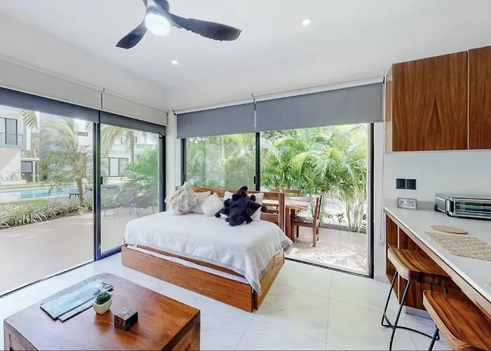 Contemporary Poolside Condo, Wi-fi - Paraiso Kaanal 101 Apartment *